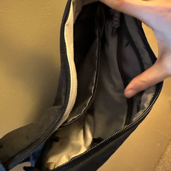 Bellroy Venture Sling 9L - Picture 2 of 3